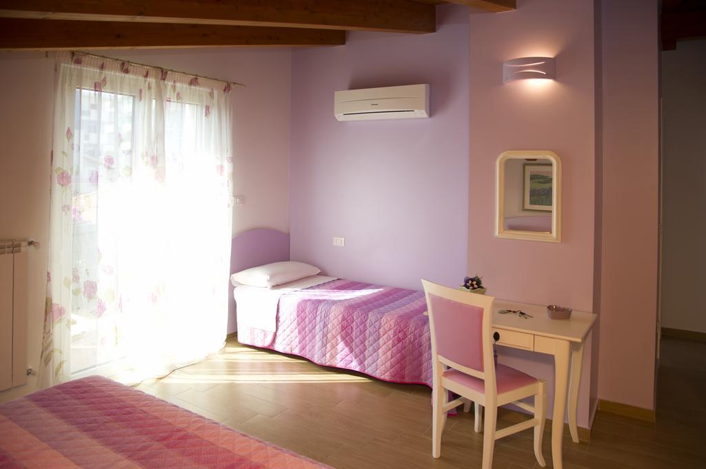 B&B Carlotta Montesilvano Bagian luar foto